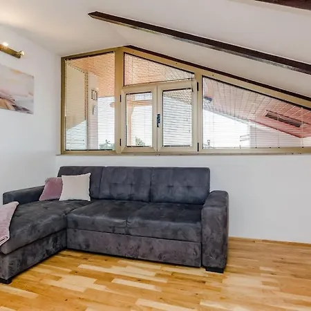 Apartman Roko - Up To 4 People With Free Parking *