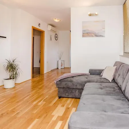 Roko - Up To 4 People With Free Parking Apartman Zadar