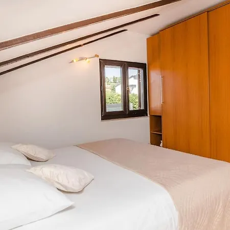 Apartman Roko - Up To 4 People With Free Parking