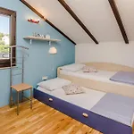 Roko - Up To 4 People With Free Parking Zadar