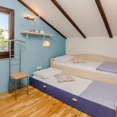 Roko - Up To 4 People With Free Parking Zadar