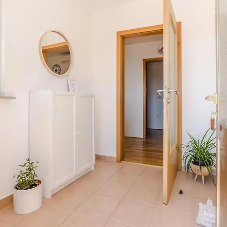 Apartmán Roko - Up To 4 People With Free Parking Zadar