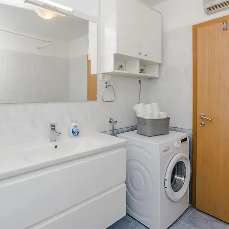 Apartmán Roko - Up To 4 People With Free Parking