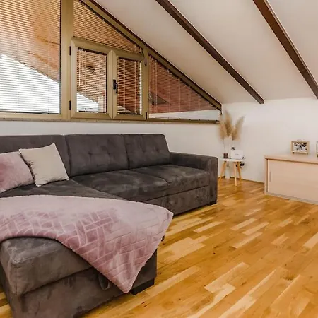 Roko - Up To 4 People With Free Parking Apartmán