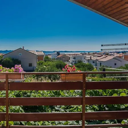 Roko - Up To 4 People With Free Parking Apartmán