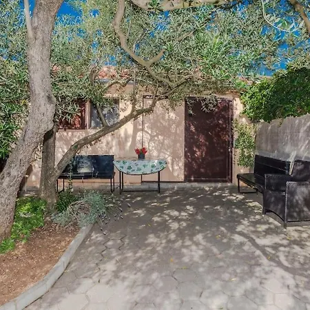 Roko - Up To 4 People With Free Parking Apartmán Zadar